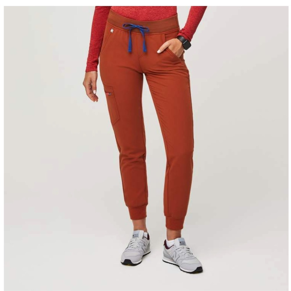 FIGS Zamora • Small Petite • Auburn